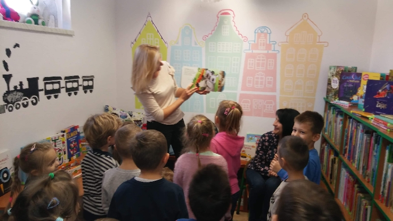 Misie z Przedszkola nr 3 z wizytą na Stacji Biblioteka