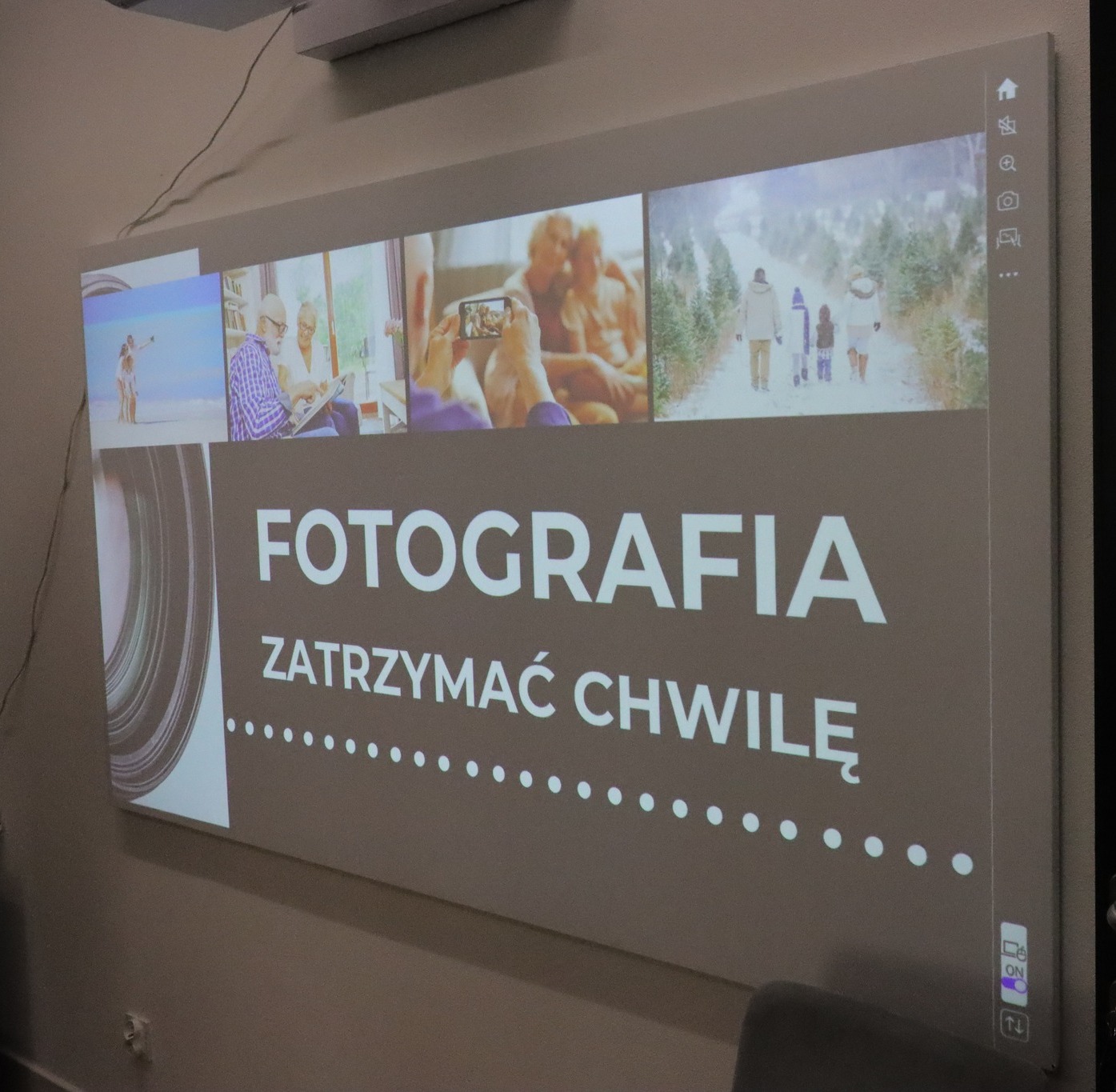 Zajęcia z fotografii Hrubieszowskiego Uniwersytetu Trzeciego Wieku