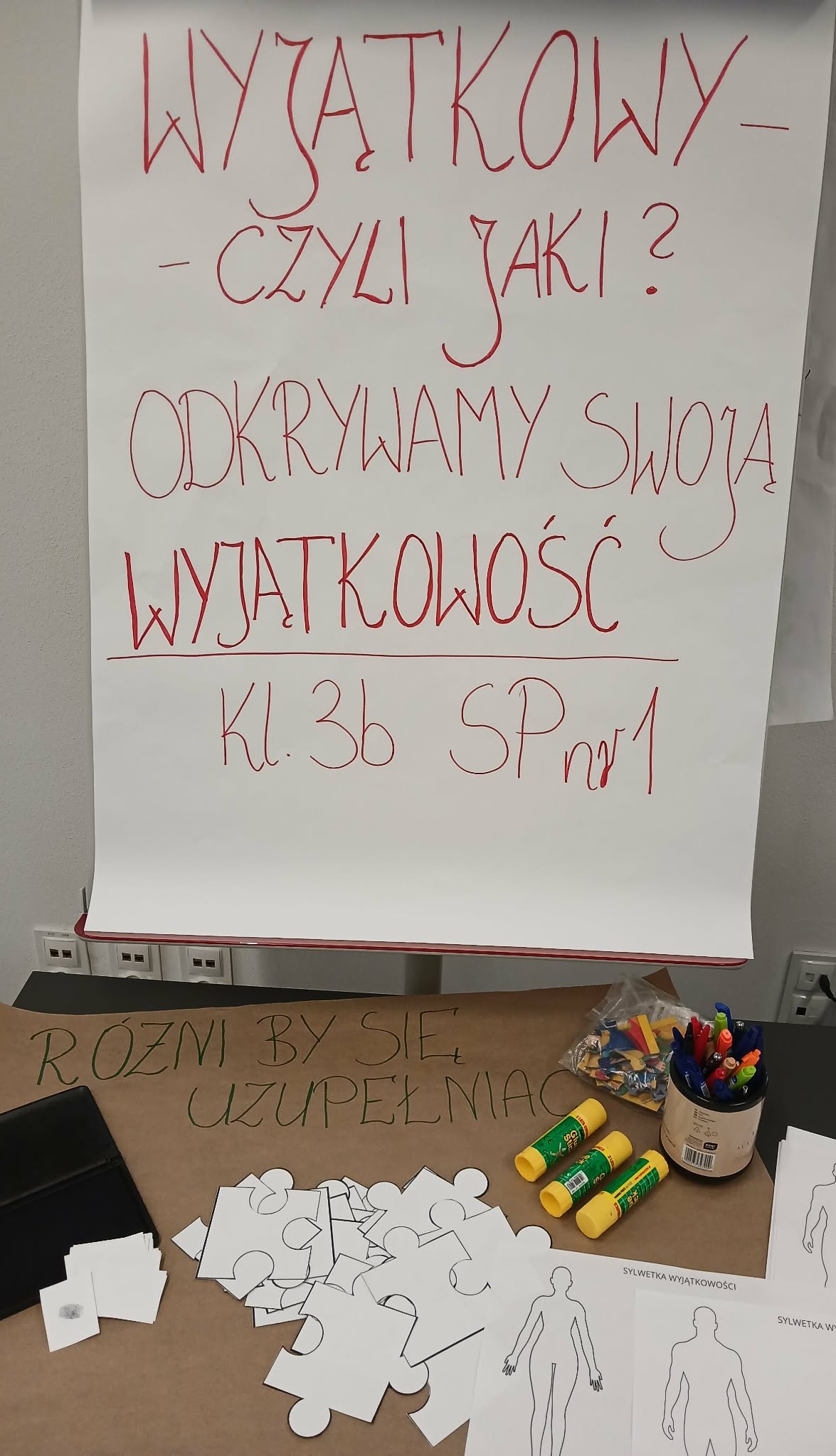 Jesteśmy różni, ale pasujemy do siebie! Relacja z zajęć z klasą 3b